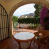        .  - 256.000 EUR -  (9)